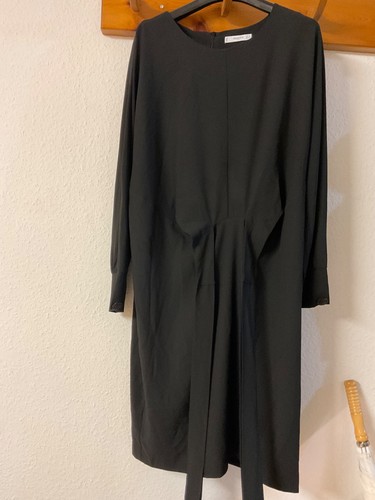 Schwarzes abendkleid von - schwarzes,
