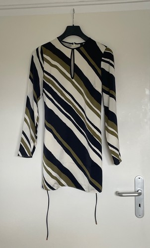 Gestreiftes kleid mit langen - gestreiftes,